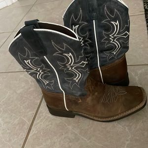 Youth sz 5 cowboy boots
